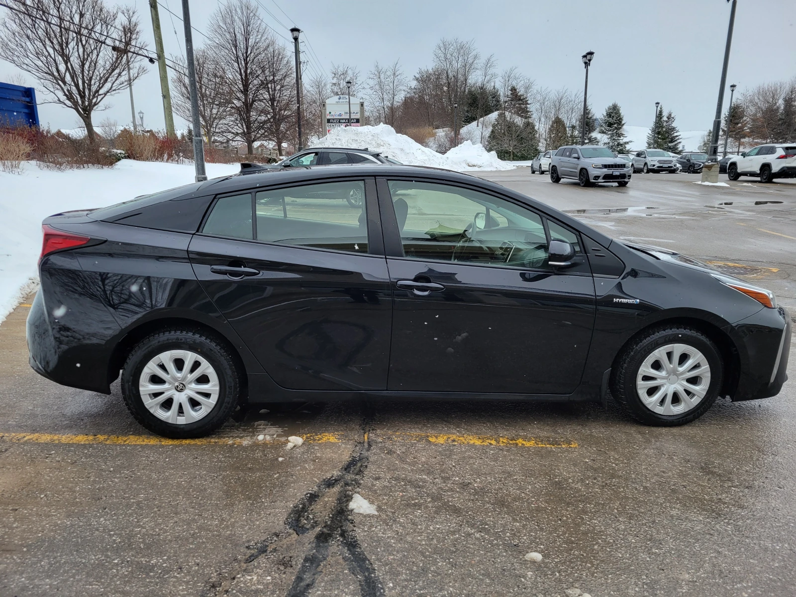 Toyota Prius LE AWD-e  - изображение 4