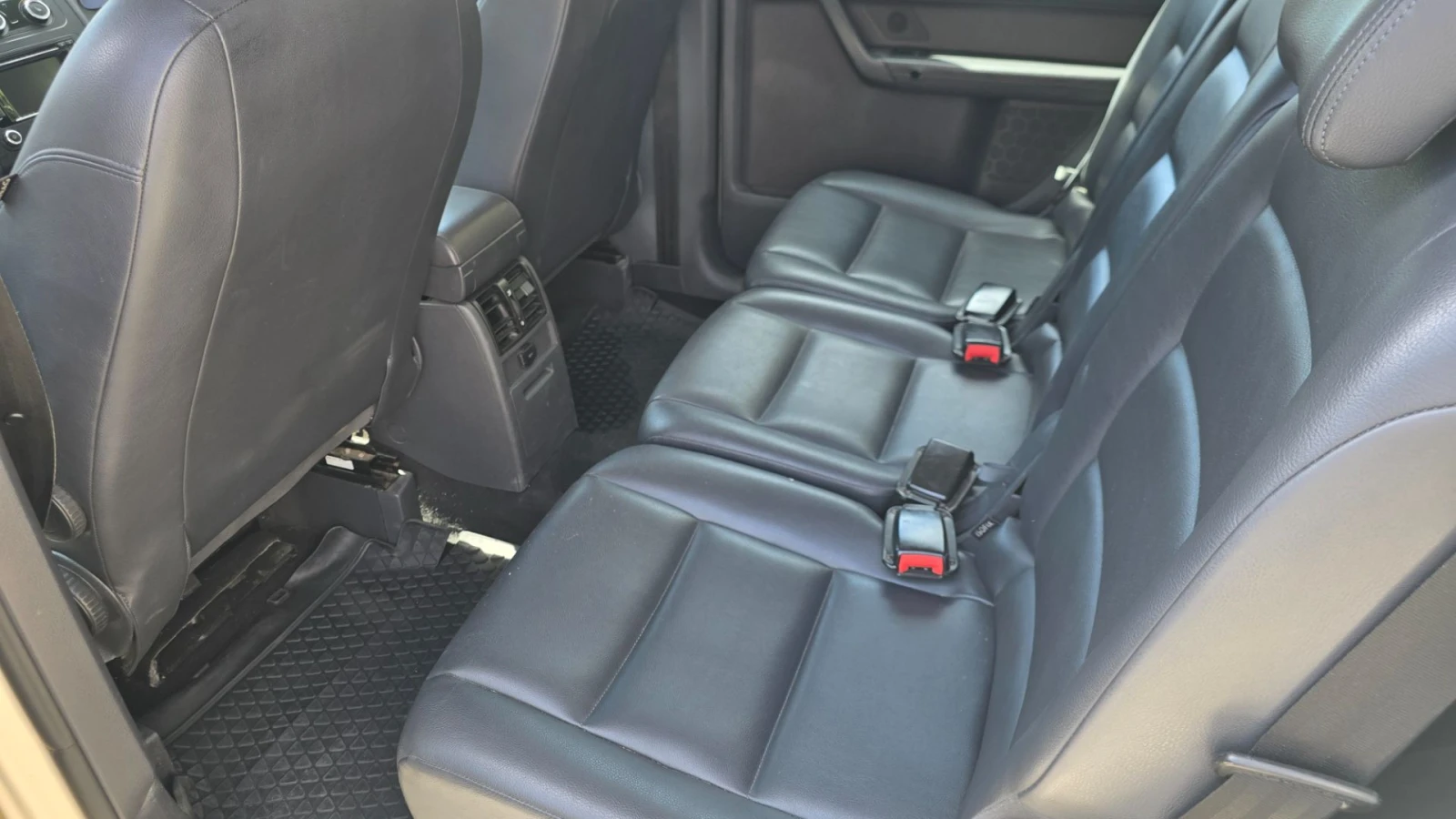 VW Touran 2.0, снимка 11 - Автомобили и джипове - 53719466