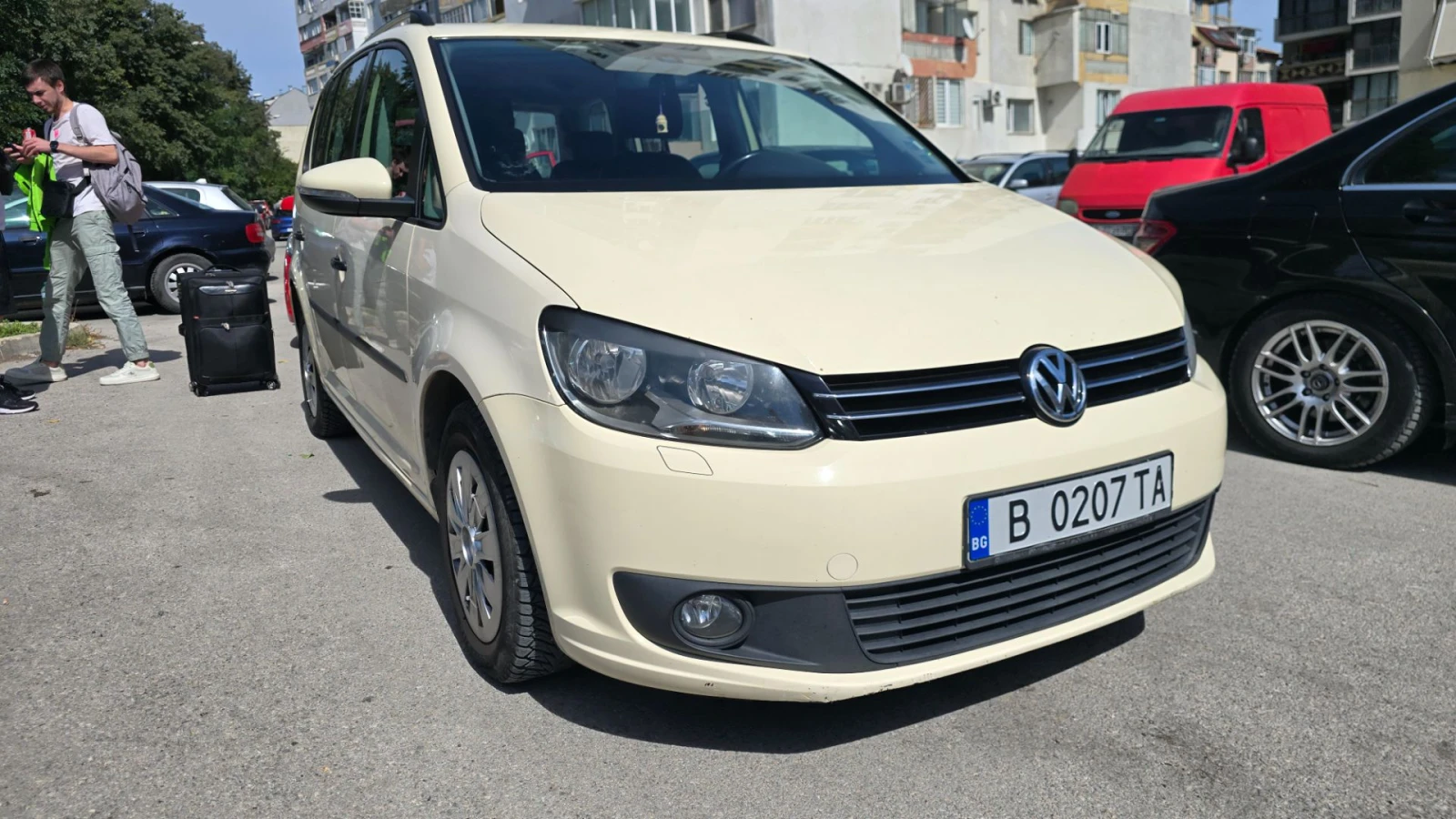 VW Touran 2.0, снимка 3 - Автомобили и джипове - 53719466