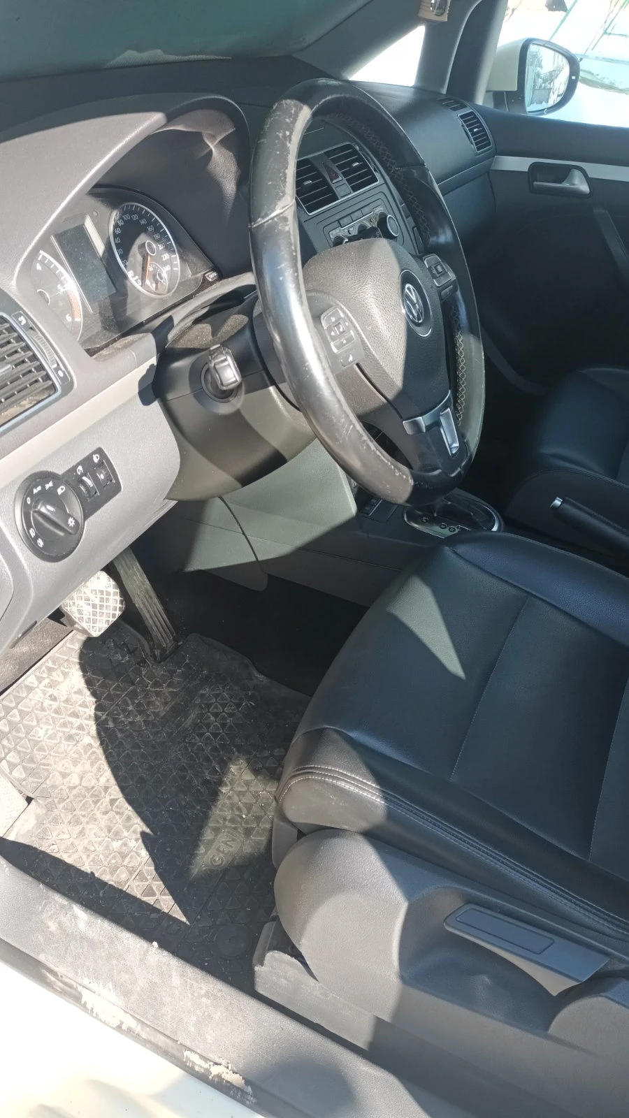 VW Touran 2.0, снимка 7 - Автомобили и джипове - 53719466