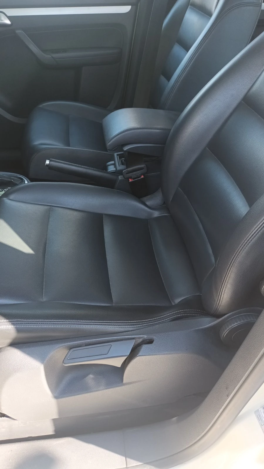 VW Touran 2.0, снимка 12 - Автомобили и джипове - 53719466