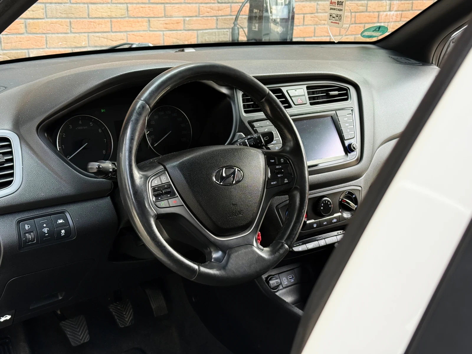 Hyundai I20, снимка 14 - Автомобили и джипове - 54311592