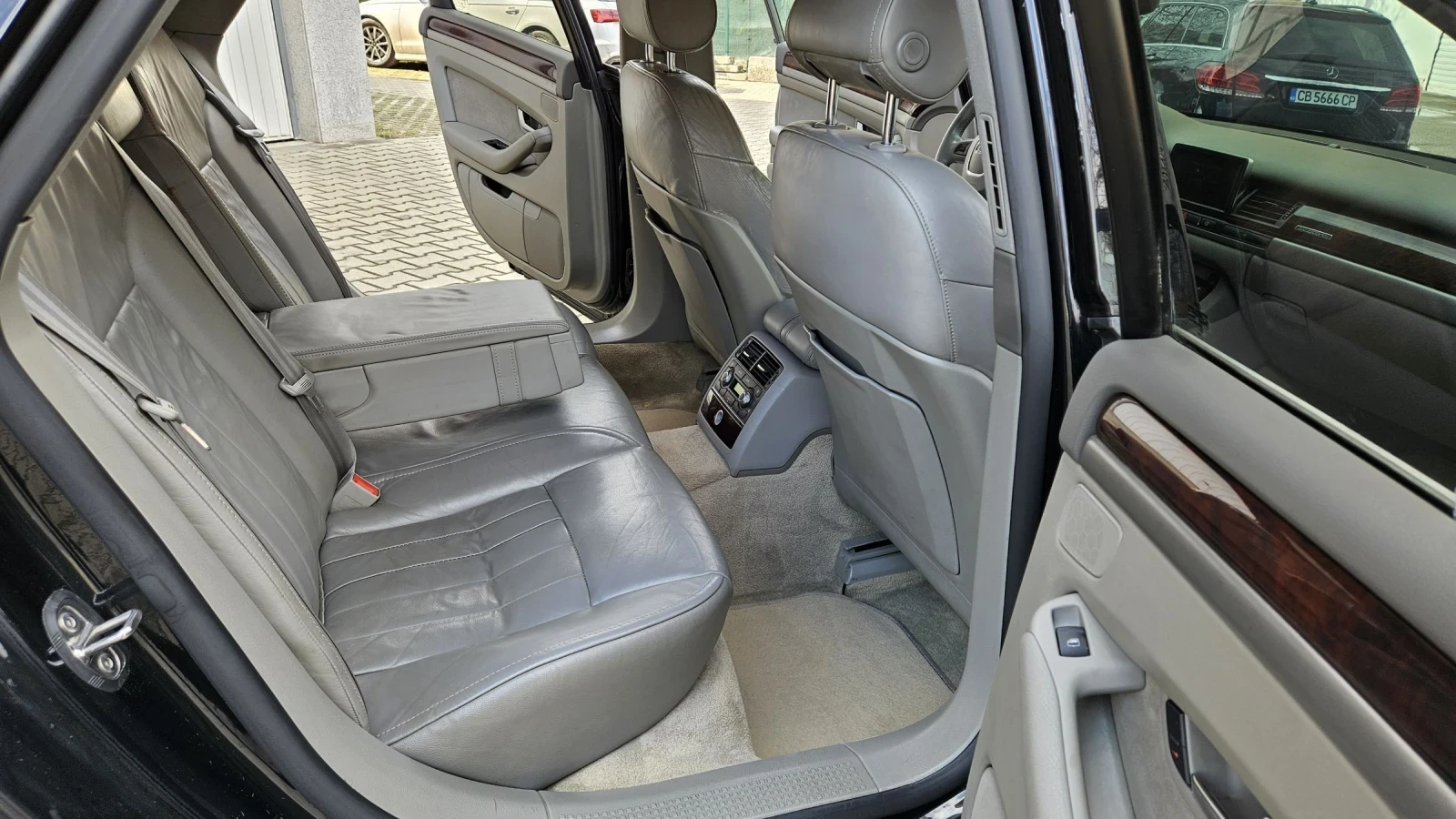 Audi A8, снимка 10 - Автомобили и джипове - 54565572