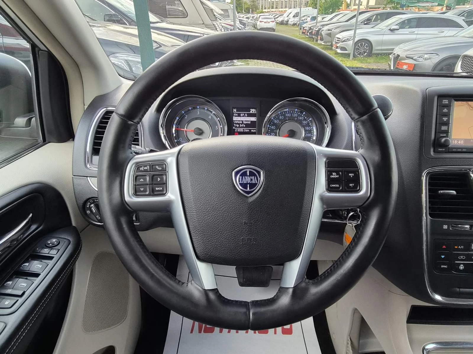 Lancia Voyager 2.8CRDI, снимка 8 - Автомобили и джипове - 54859755