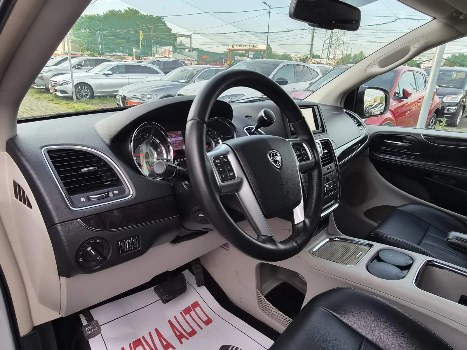 Lancia Voyager 2.8CRDI, снимка 7 - Автомобили и джипове - 54859755