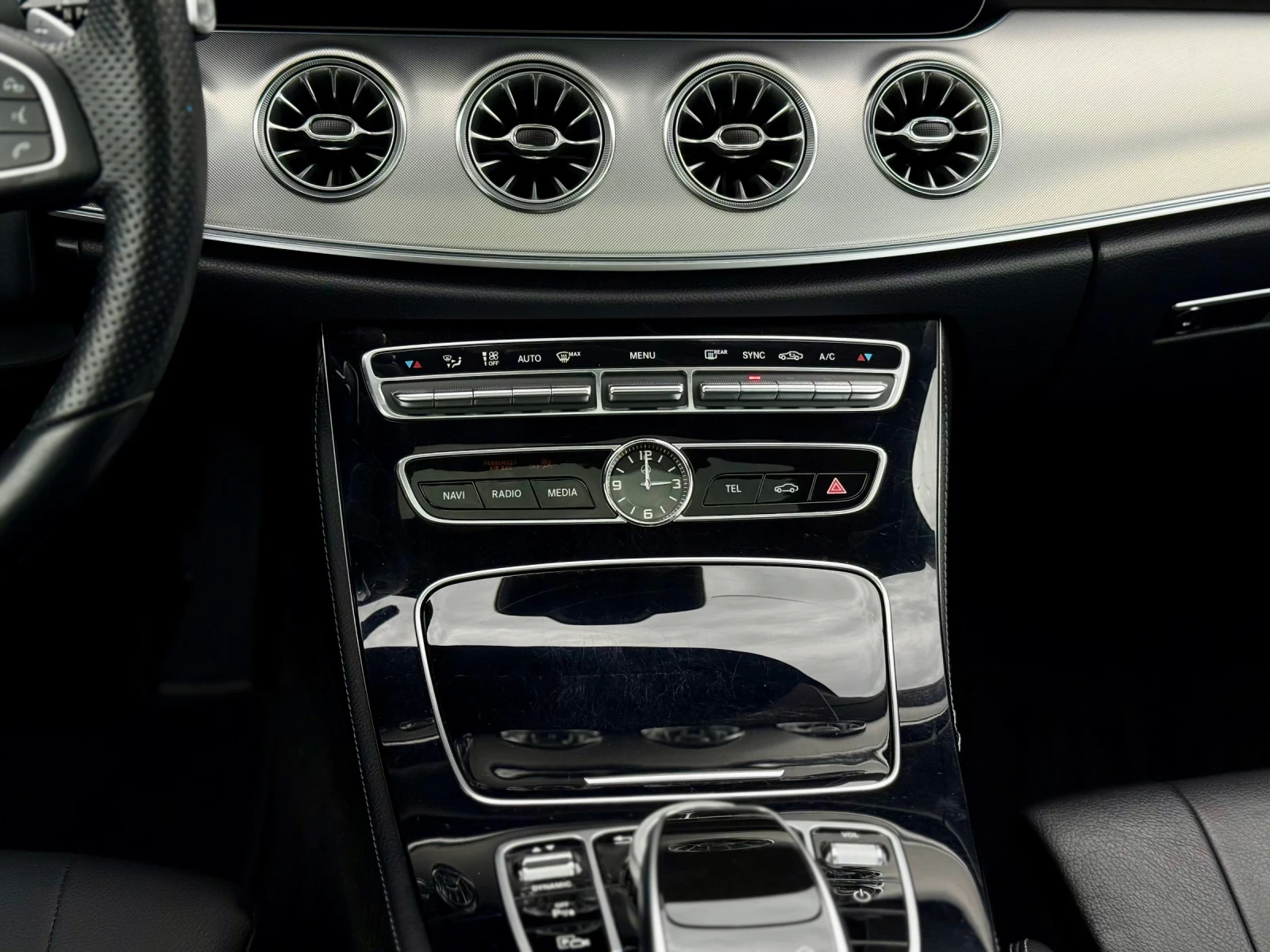 Mercedes-Benz E 220, снимка 12 - Автомобили и джипове - 55145626
