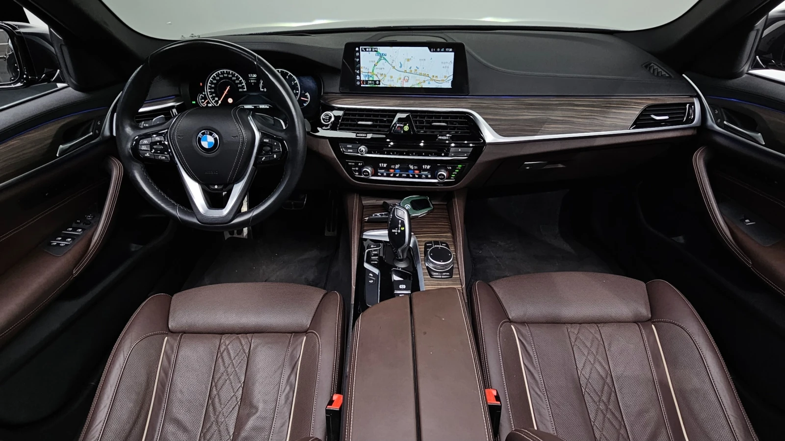 BMW 530 МАСАЖИ/360 Cam/Подгрев/Обдух/HUD/, снимка 5 - Автомобили и джипове - 55279590
