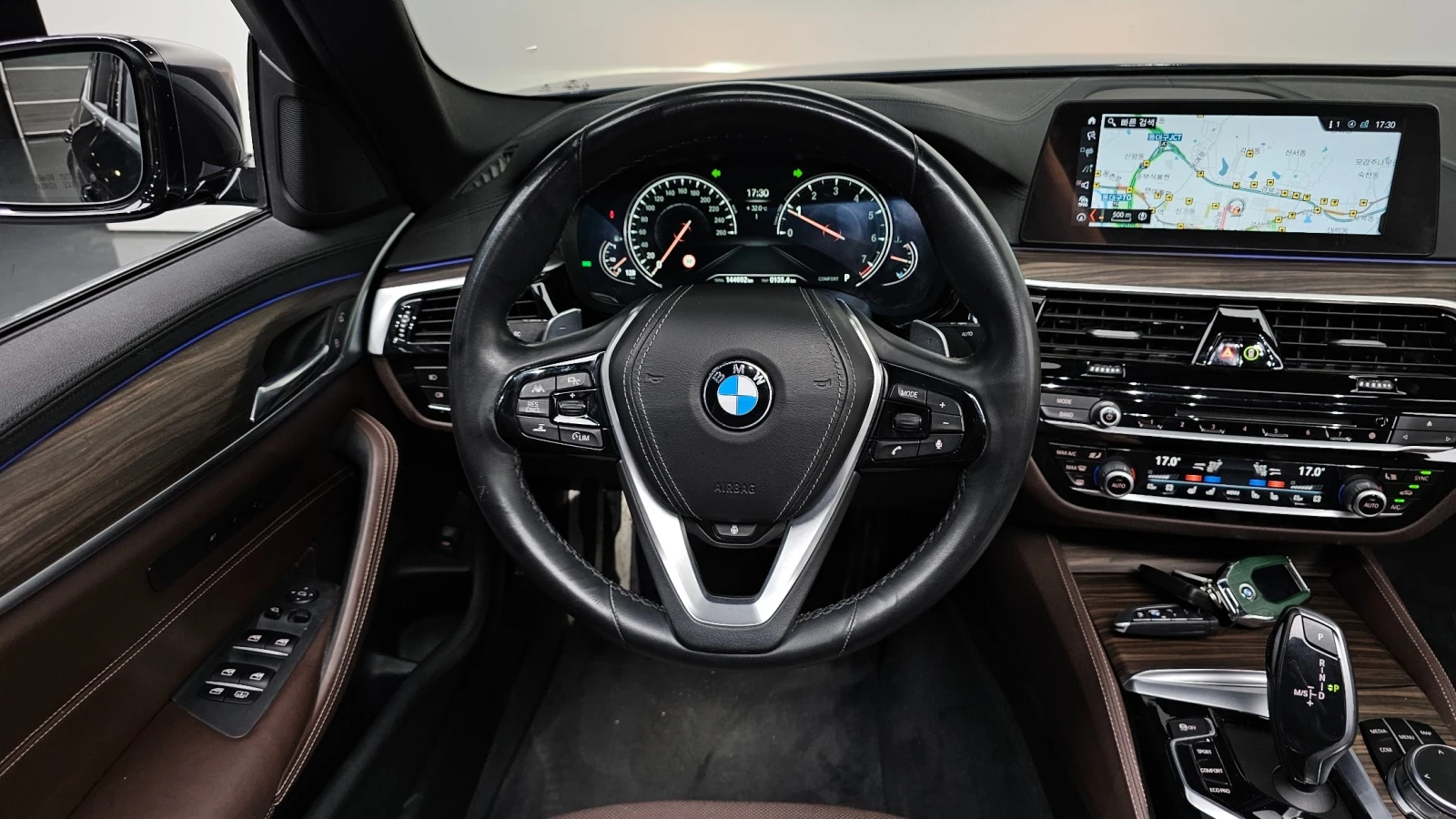 BMW 530 МАСАЖИ/360 Cam/Подгрев/Обдух/HUD/, снимка 10 - Автомобили и джипове - 55279590