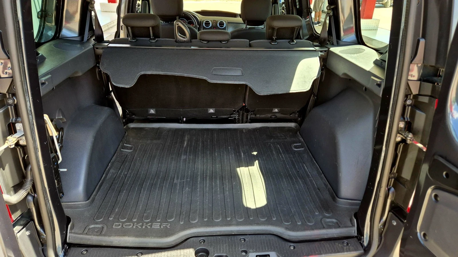 Dacia Dokker 1.5DCI 90К.С ТОП* ЕВРО6, снимка 13 - Автомобили и джипове - 55672837
