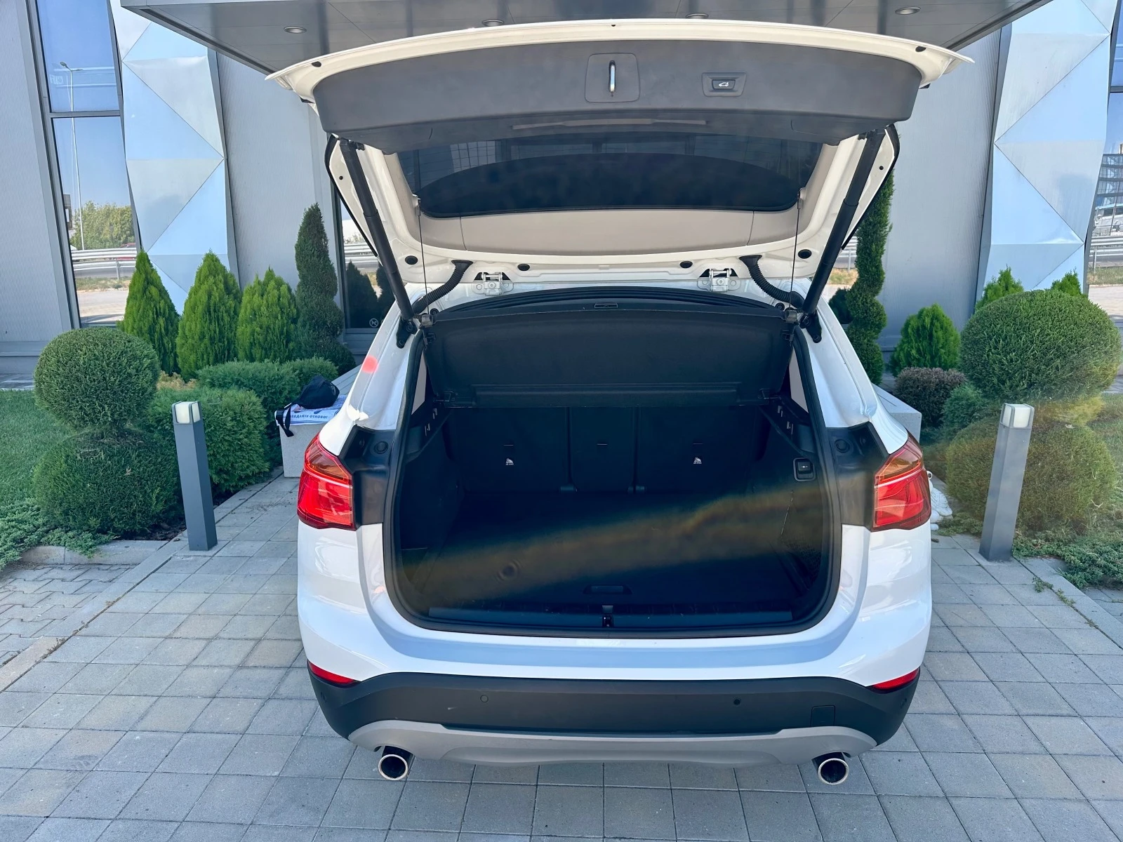 BMW X1 SWISS 2.0i x-drive Head-up  AVTOMAT самопаркиране | Mobile.bg — изображение 16