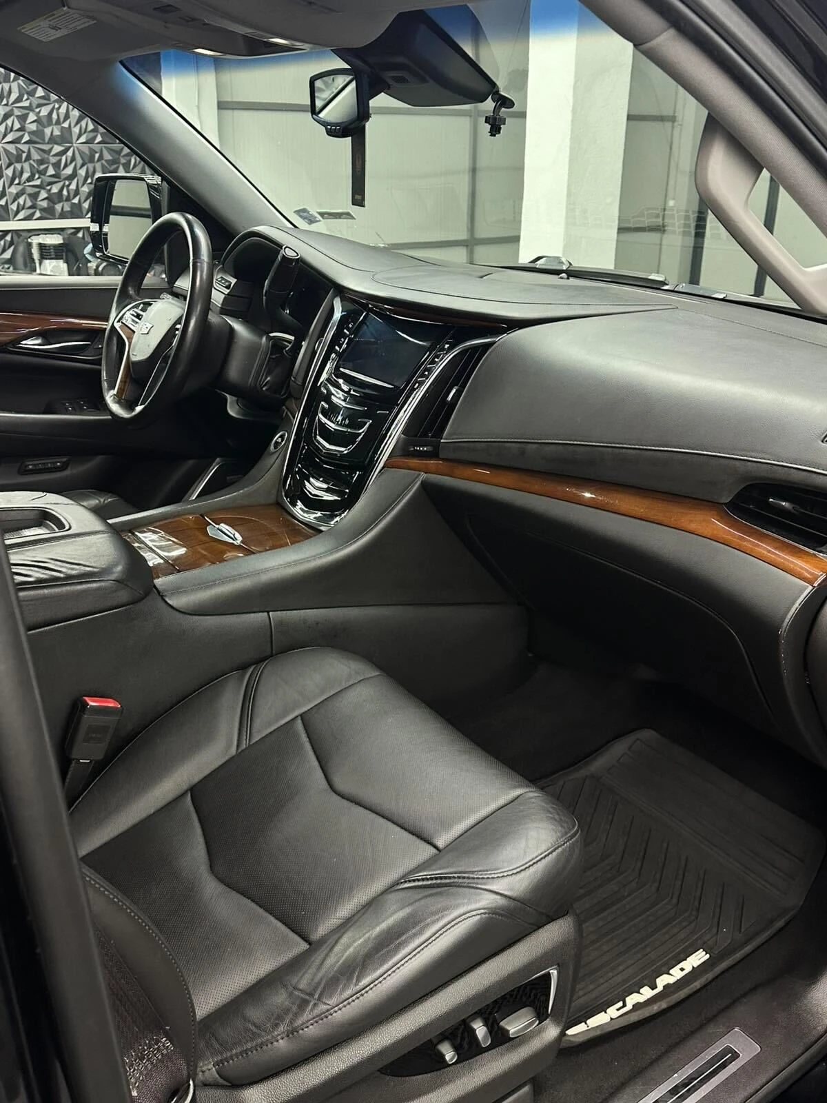 Cadillac Escalade, снимка 11 - Автомобили и джипове - 54068335