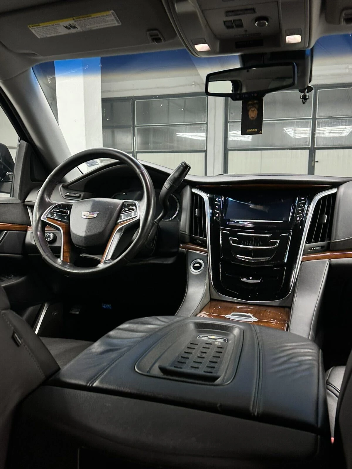 Cadillac Escalade, снимка 10 - Автомобили и джипове - 54068335
