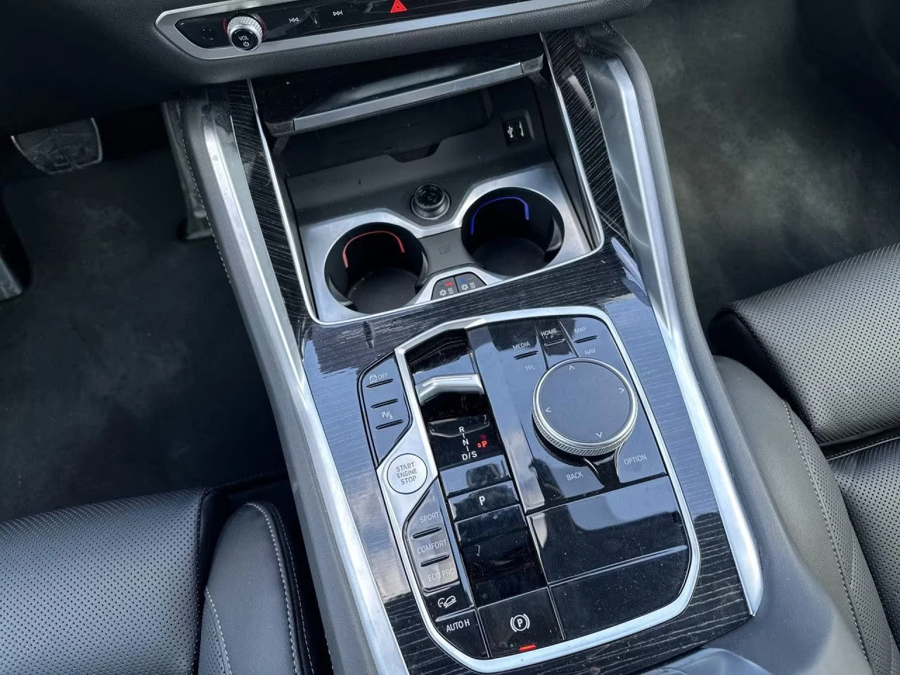 BMW X6 40i/381HP/M-SPORT/SOFT/360/HUD/PANO/H&K/421z, снимка 13 - Автомобили и джипове - 54595583