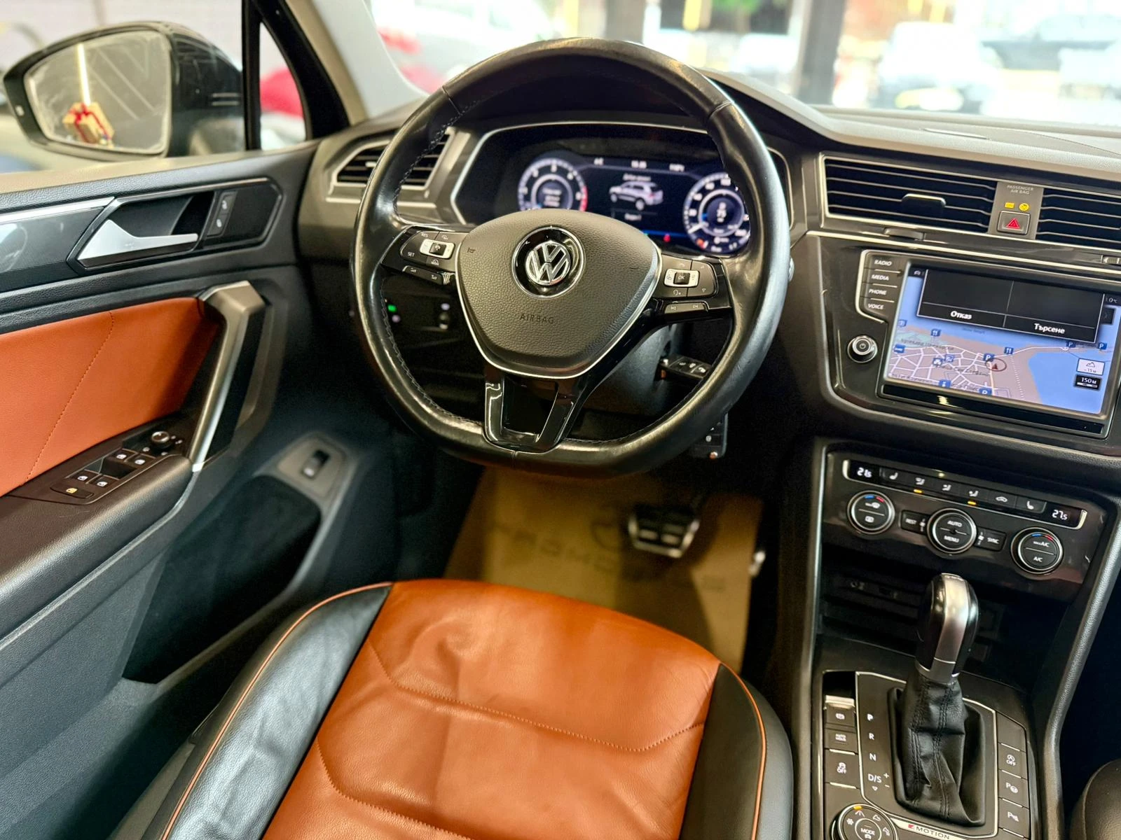 VW Tiguan 4Motion* Подгрев* Table*  DSG* R-Line*  Лизинг, снимка 9 - Автомобили и джипове - 54869757