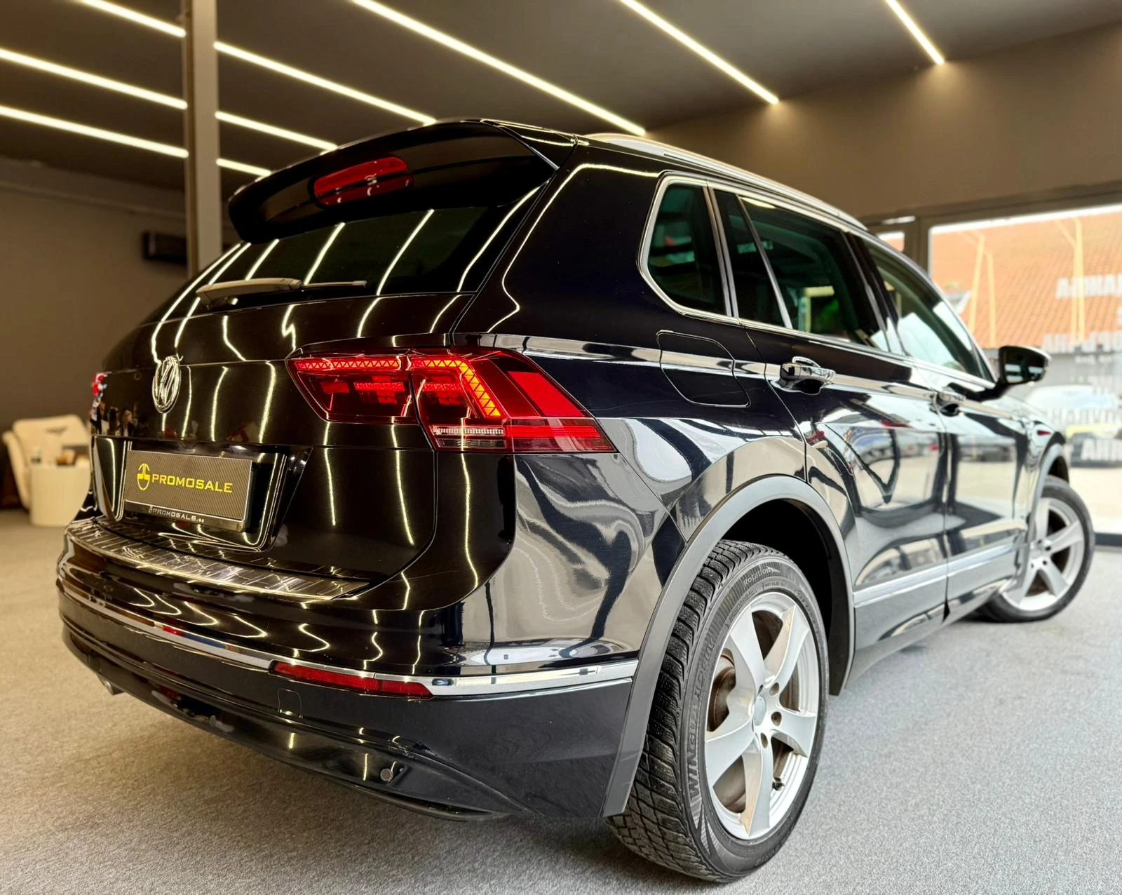 VW Tiguan 4Motion* Подгрев* Table*  DSG* R-Line*  Лизинг, снимка 6 - Автомобили и джипове - 54869757
