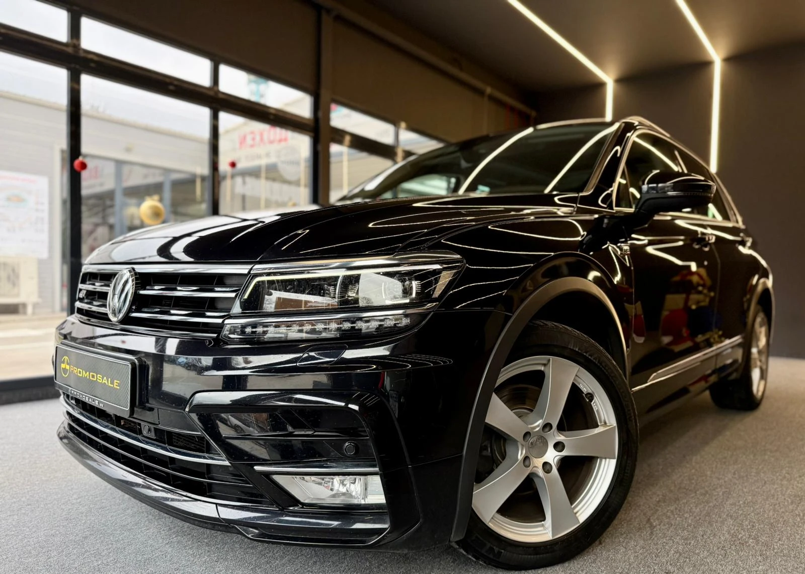VW Tiguan 4Motion* Подгрев* Table*  DSG* R-Line*  Лизинг, снимка 3 - Автомобили и джипове - 54869757