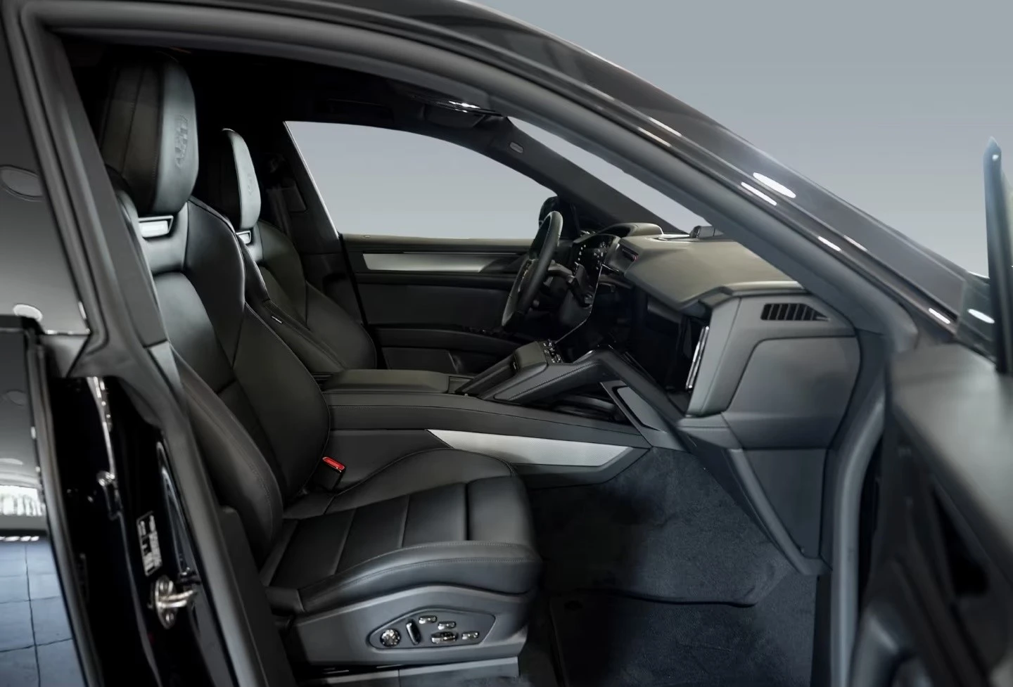 Porsche Cayenne ELECTRIC COUPE * NEW 2026* SPORT-DESIGN BOSE , снимка 12 - Автомобили и джипове - 55178941