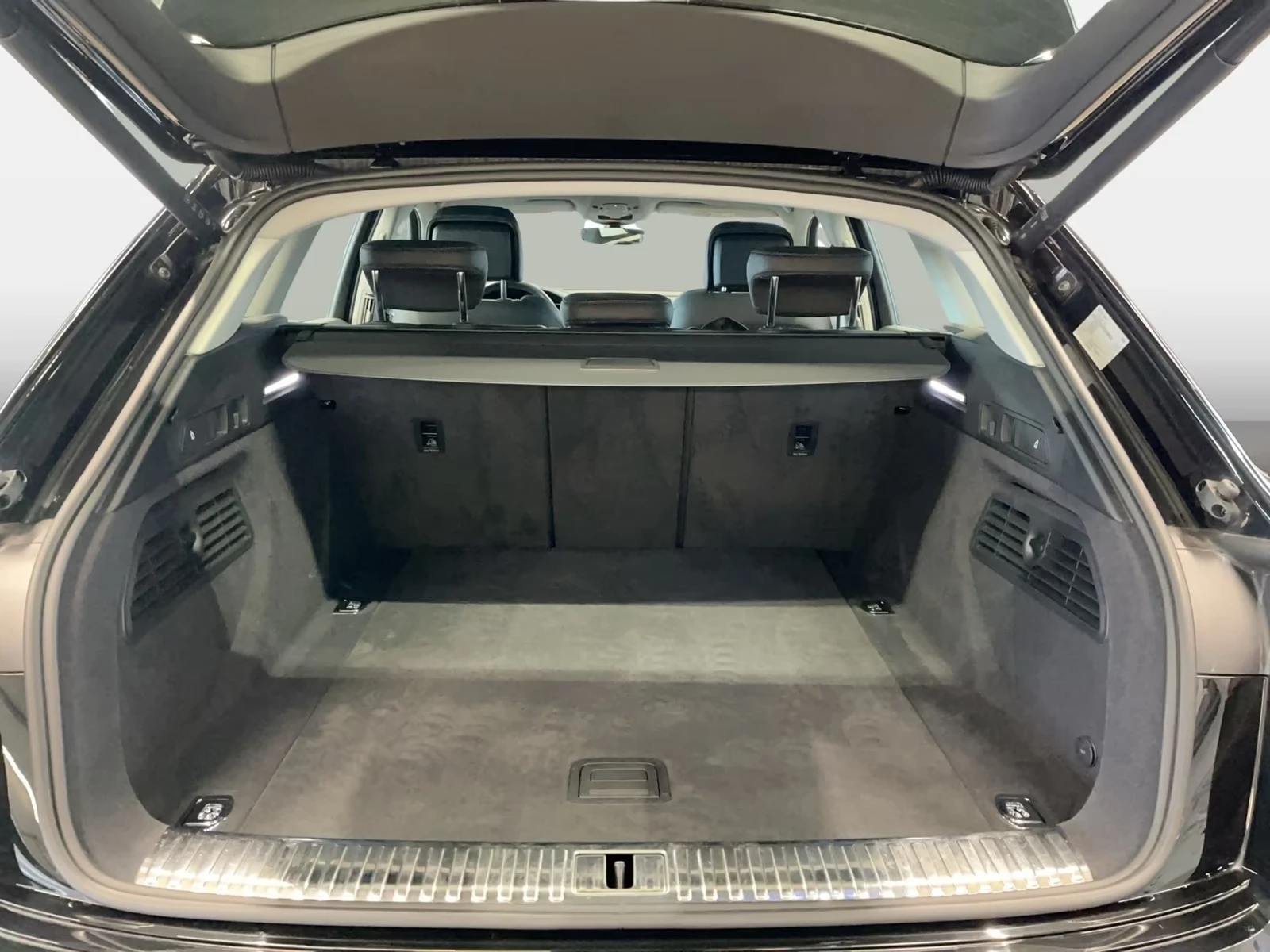 Audi Q8 55 E-TRON / QUATTRO / HUD / VIRTUAL PLUS / AIR, снимка 9 - Автомобили и джипове - 55202420