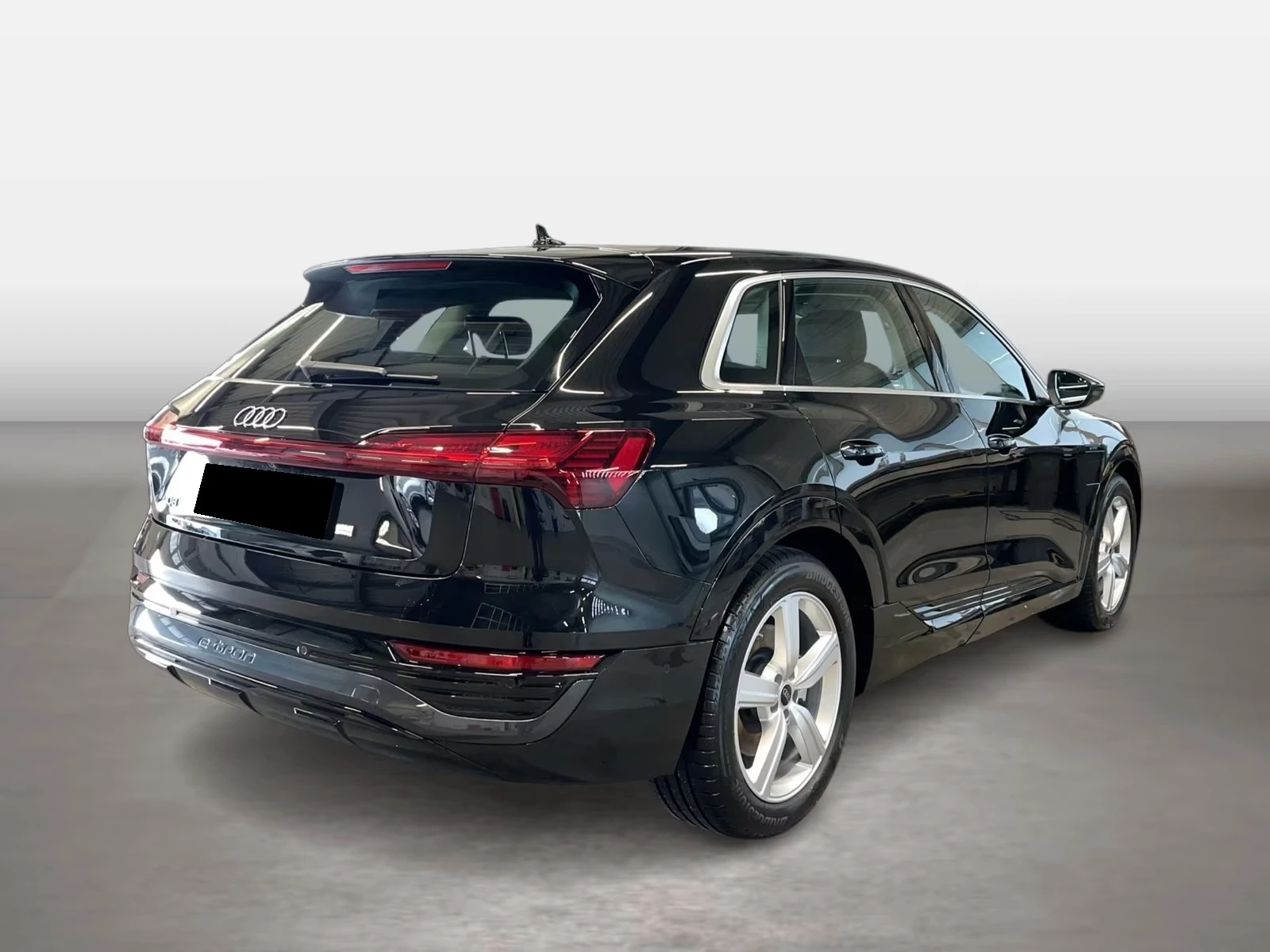 Audi Q8 55 E-TRON / QUATTRO / HUD / VIRTUAL PLUS / AIR, снимка 5 - Автомобили и джипове - 55202420