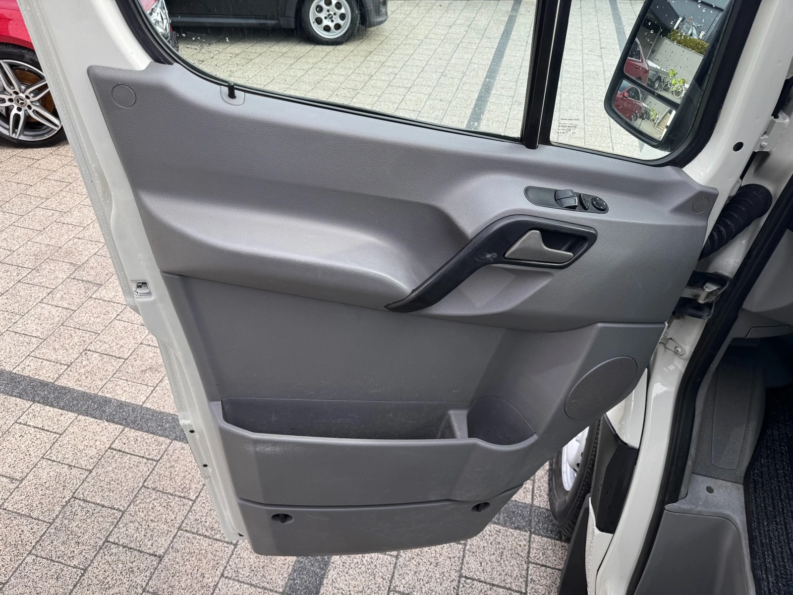 VW Crafter 2.5TDI 6-местен Клима  - изображение 9