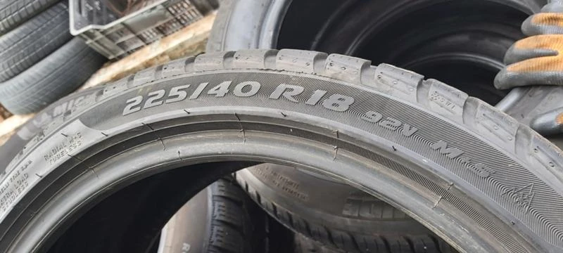 Гуми Зимни 225/40R18, снимка 9 - Гуми и джанти - 34706816