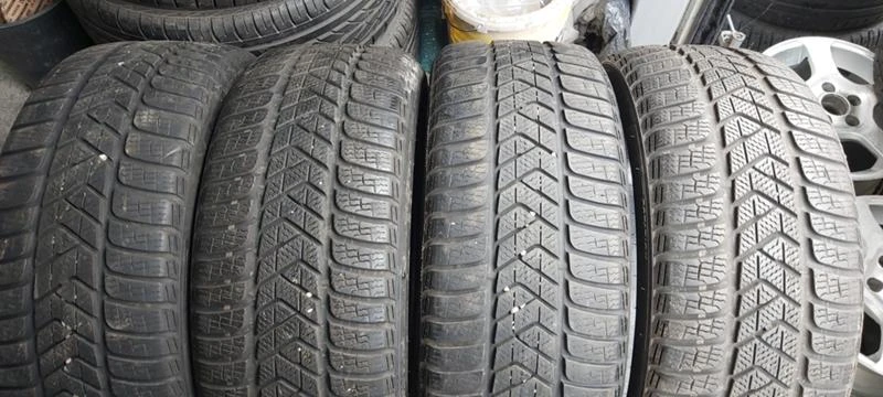 Гуми Зимни 225/40R18, снимка 1 - Гуми и джанти - 34706816