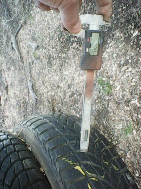 Гуми Зимни 165/65R14, снимка 4 - Гуми и джанти - 53045819