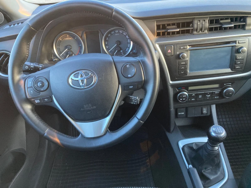 Toyota Auris 1.4D4D, снимка 8 - Автомобили и джипове - 44894452