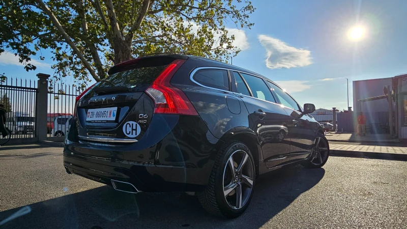 Volvo V60 D6 AWD Plugin-hybrid; R- Design; Швейцария, снимка 15 - Автомобили и джипове - 48620381