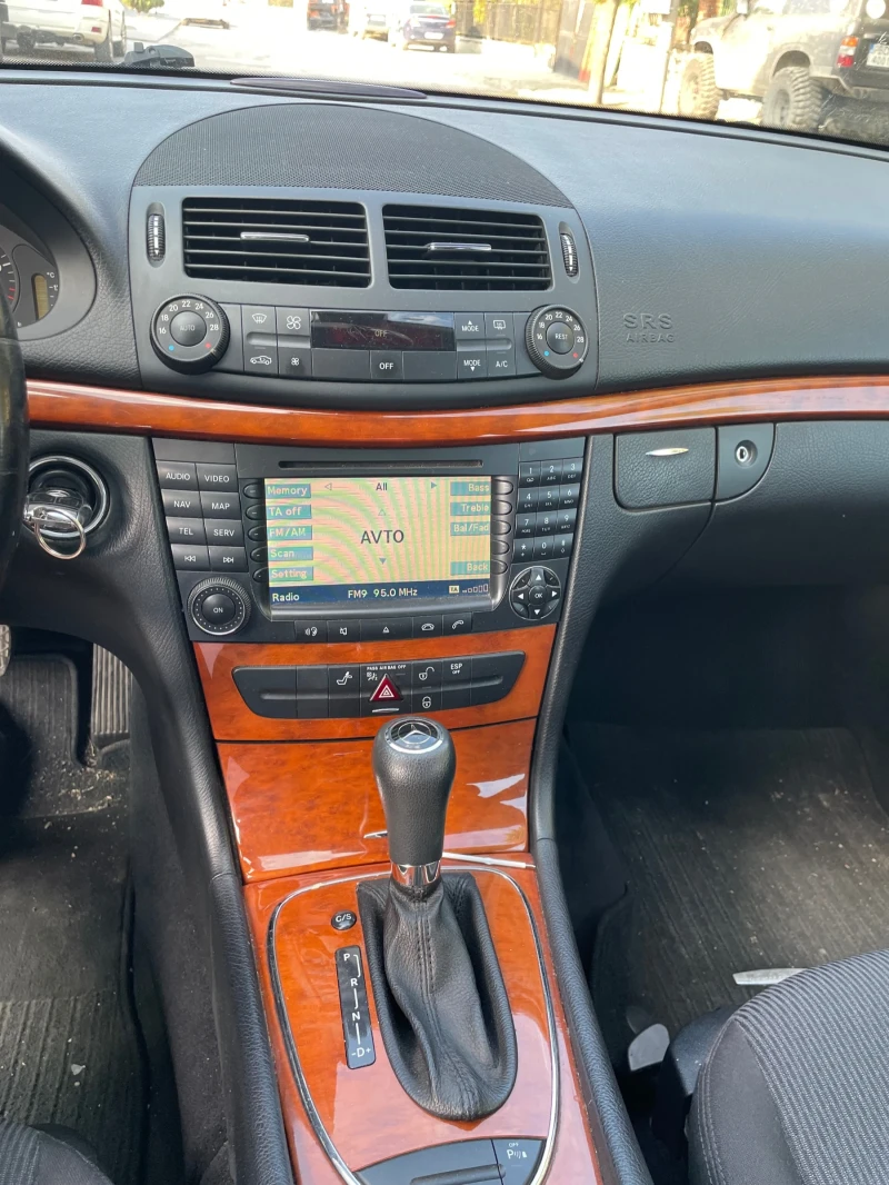 Mercedes-Benz E 280, снимка 9 - Автомобили и джипове - 52517642