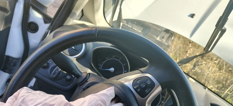 Ford Fiesta 1.2 FACELIFT STJB 44000км, снимка 11 - Автомобили и джипове - 52937712