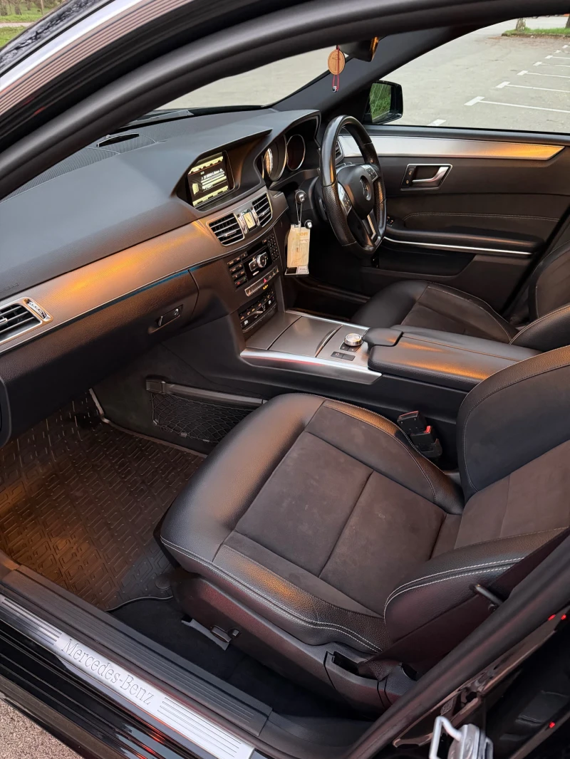 Mercedes-Benz E 220 AMG Line, Sport , снимка 10 - Автомобили и джипове - 53090697