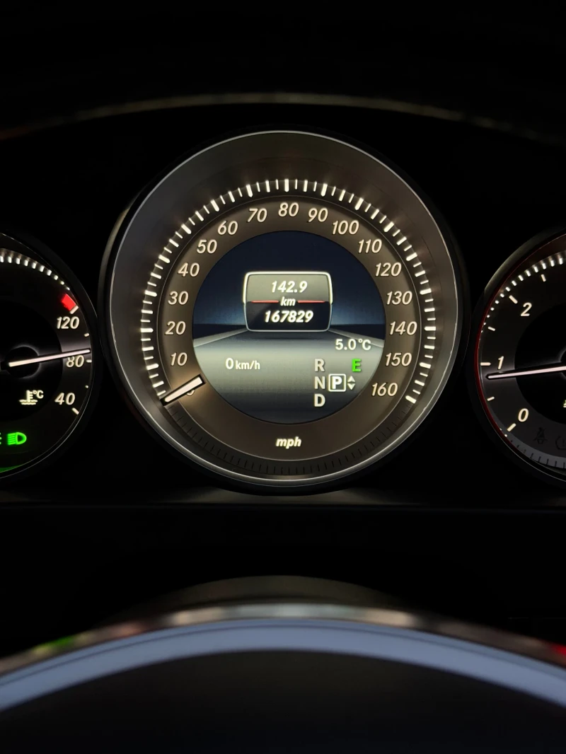 Mercedes-Benz E 220 AMG Line, Sport , снимка 13 - Автомобили и джипове - 53090697