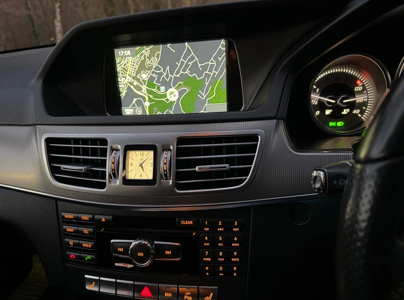 Mercedes-Benz E 220 AMG Line, Sport , снимка 12 - Автомобили и джипове - 53090697