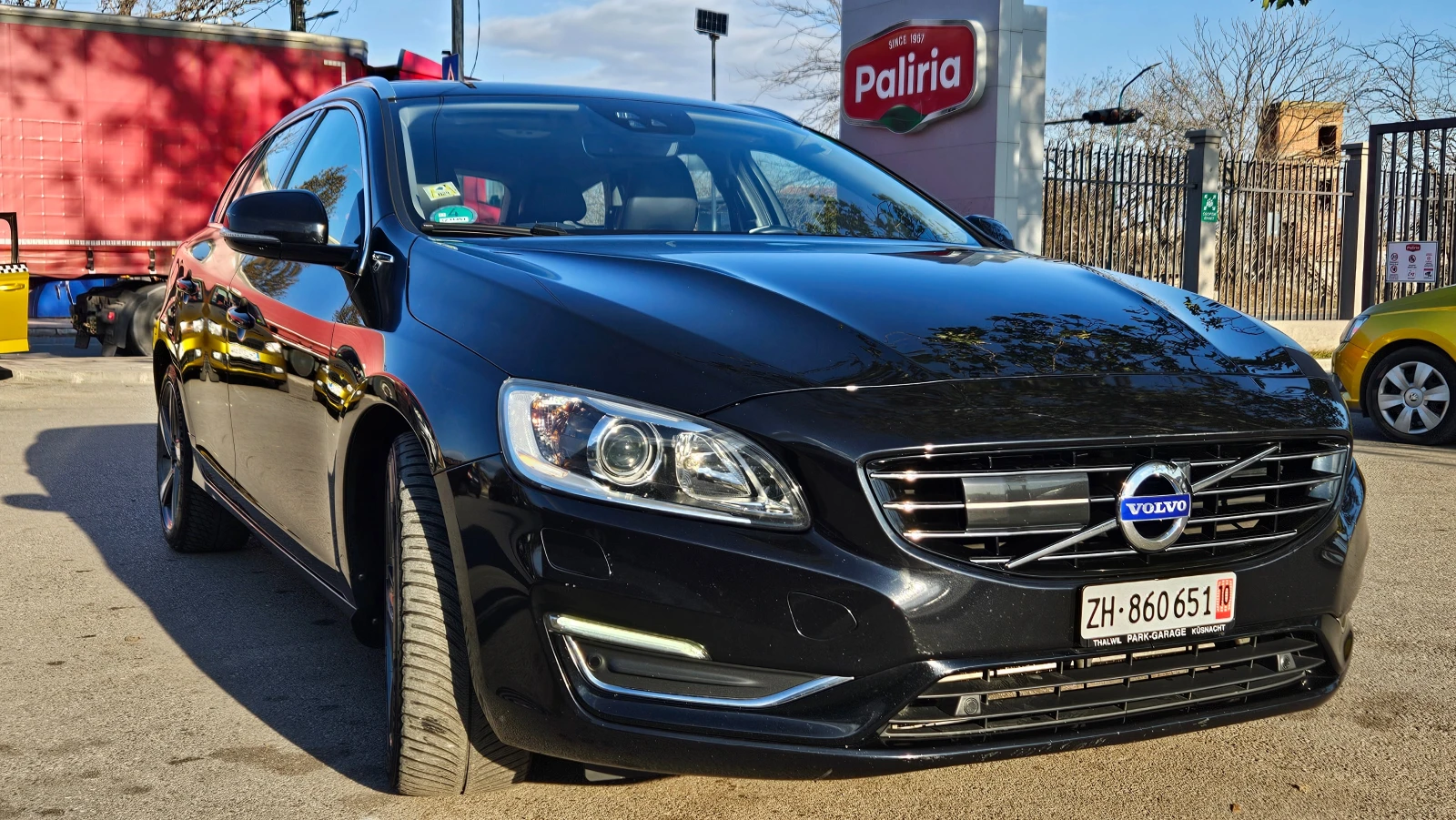 Volvo V60 D6 AWD Plugin-hybrid; R- Design; Швейцария - изображение 2
