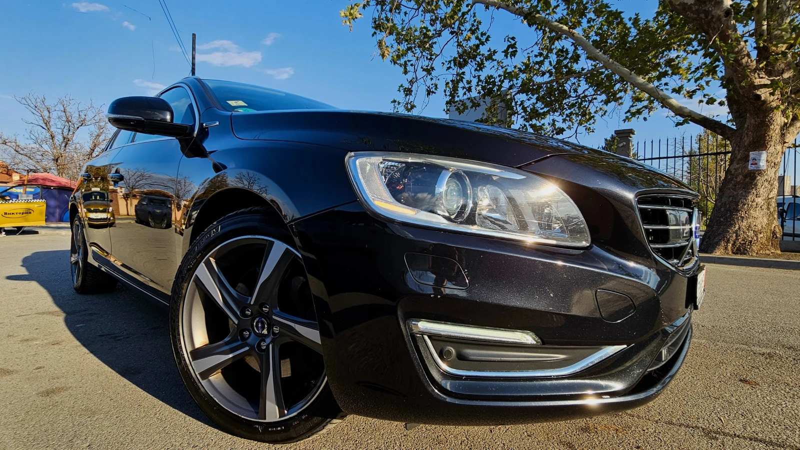 Volvo V60 D6 AWD Plugin-hybrid; R- Design; Швейцария - изображение 3