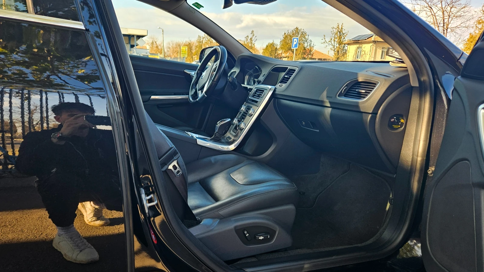 Volvo V60 D6 AWD Plugin-hybrid; R- Design; Швейцария - изображение 6