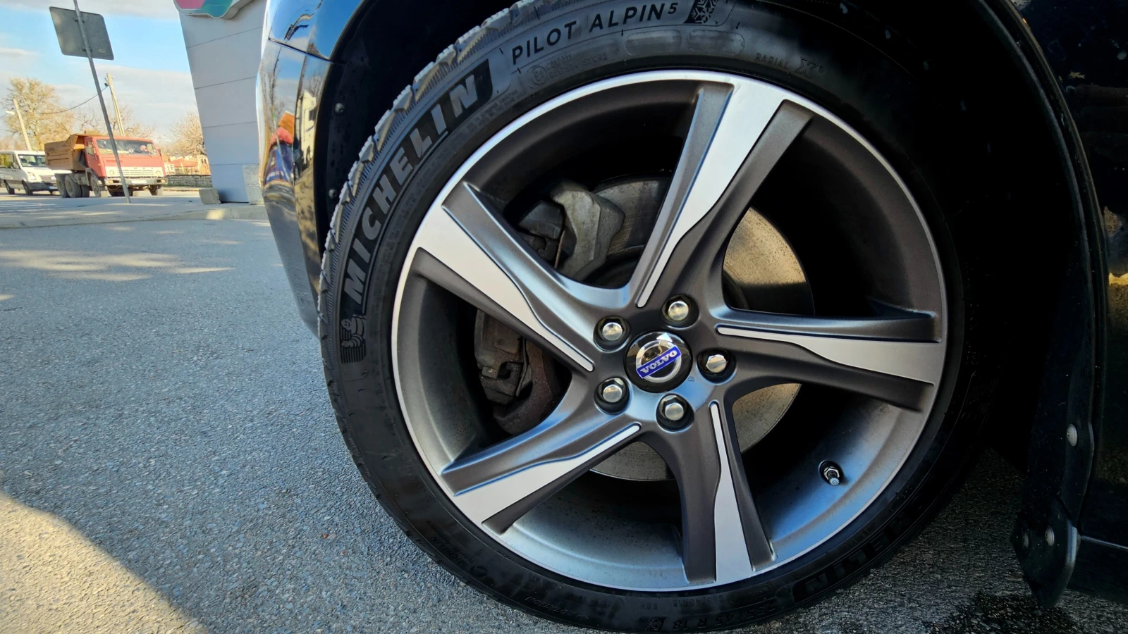 Volvo V60 D6 AWD Plugin-hybrid; R- Design; Швейцария - изображение 10