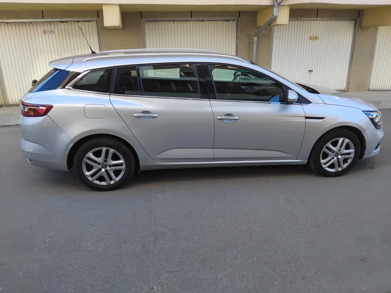 Renault Megane 1.5 NAVI LED - изображение 2