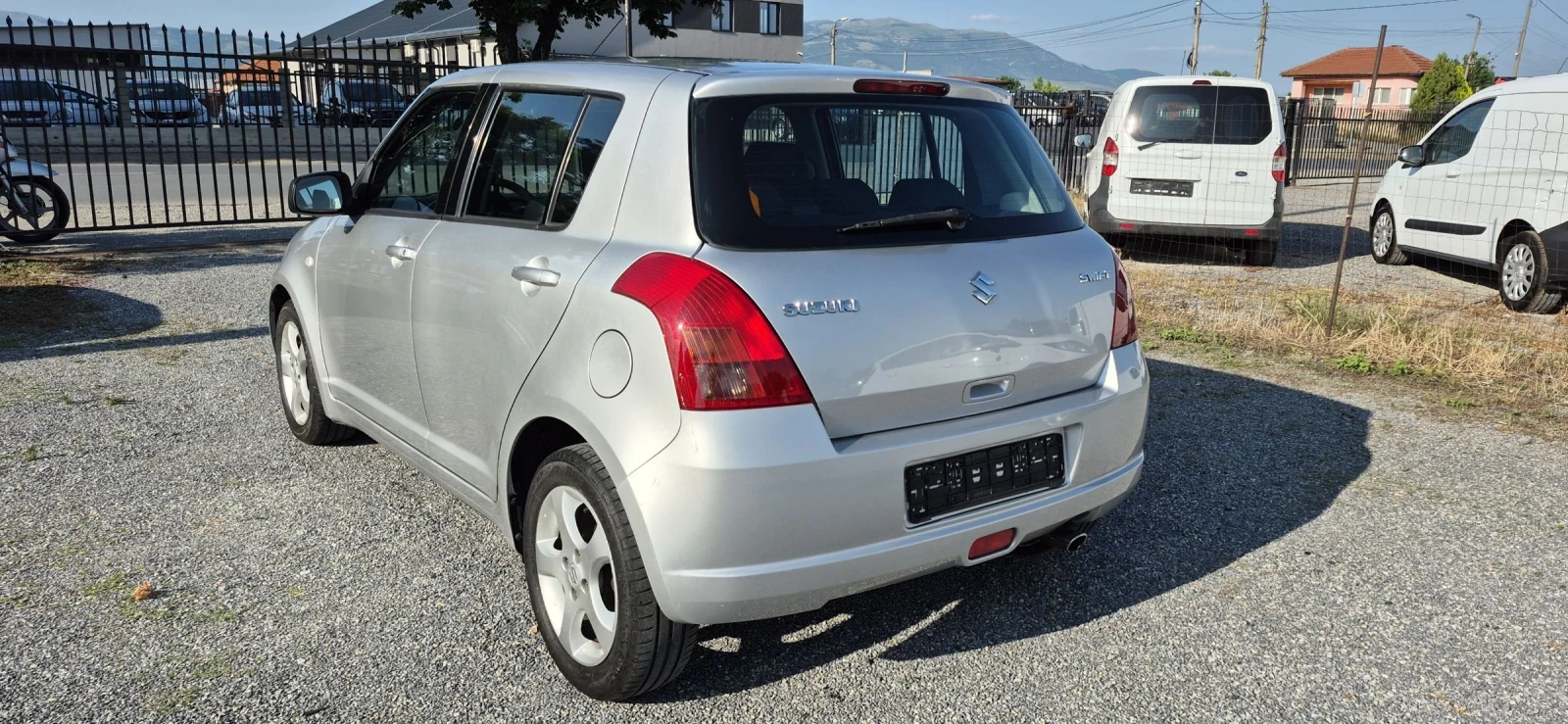 Suzuki Swift 1.3i 127000км. - изображение 6