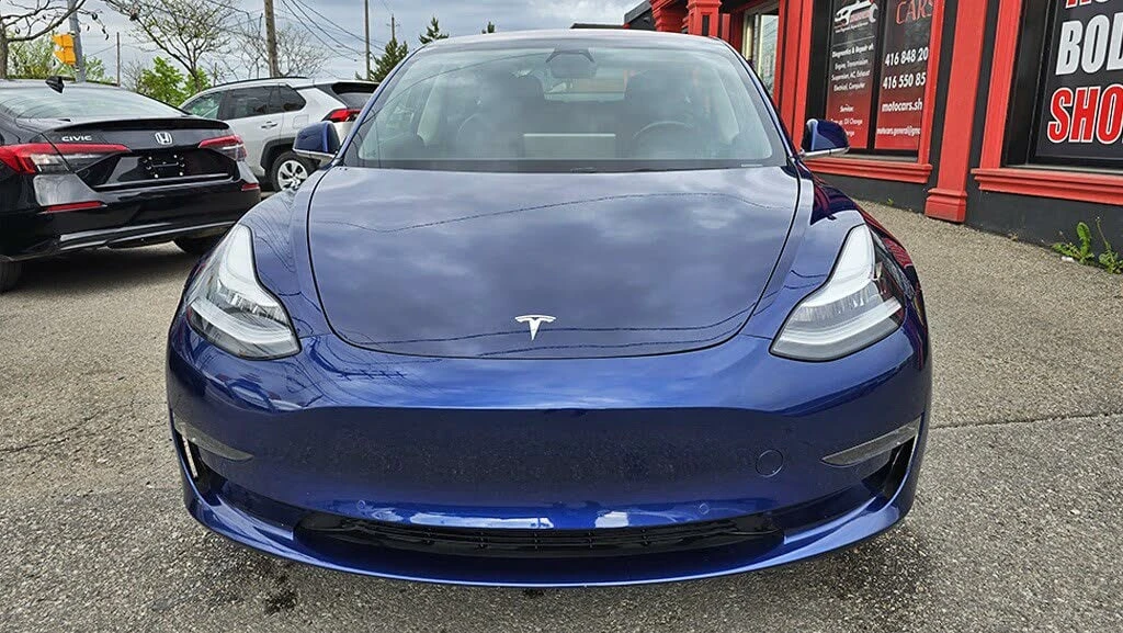 Tesla Model 3 * АВТО КРЕДИТ* ЦЕНА ДО БГ * СЕРВИЗНА ИСТОРИЯ *  - изображение 2