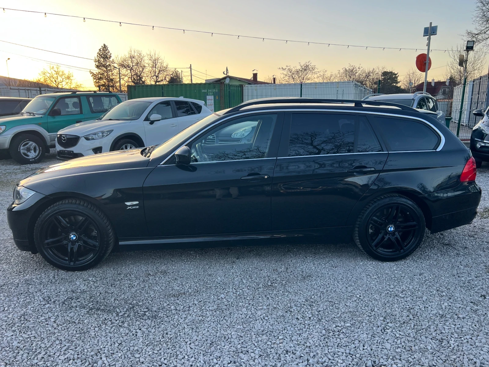 BMW 325 i facelift* xDrive* АВТОМАТИК* КОЖА* ГОЛЯМА НАВИ* , снимка 9 - Автомобили и джипове - 53801571