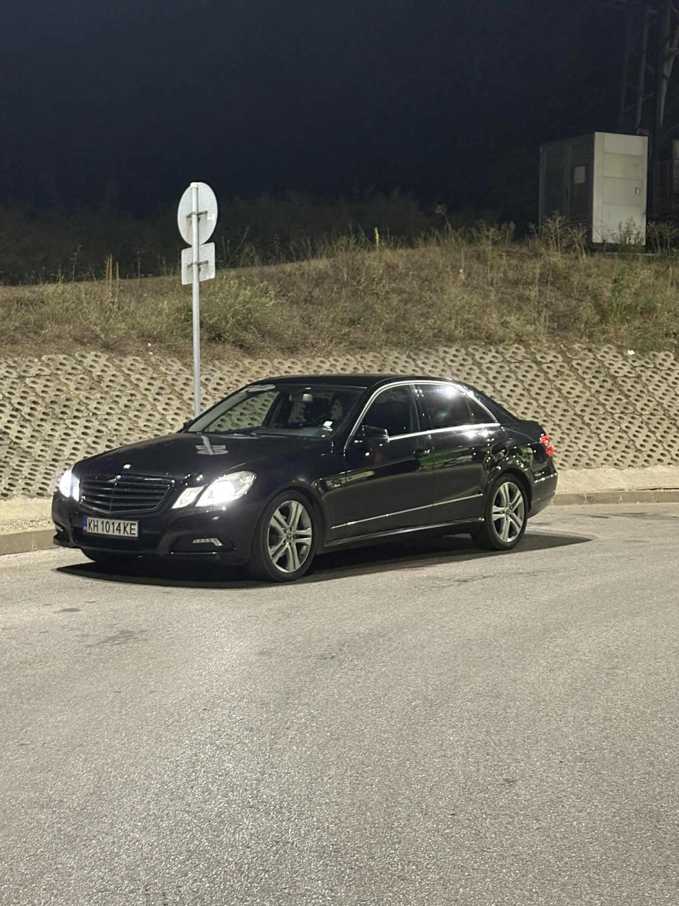Mercedes-Benz E 220, снимка 4 - Автомобили и джипове - 54031845