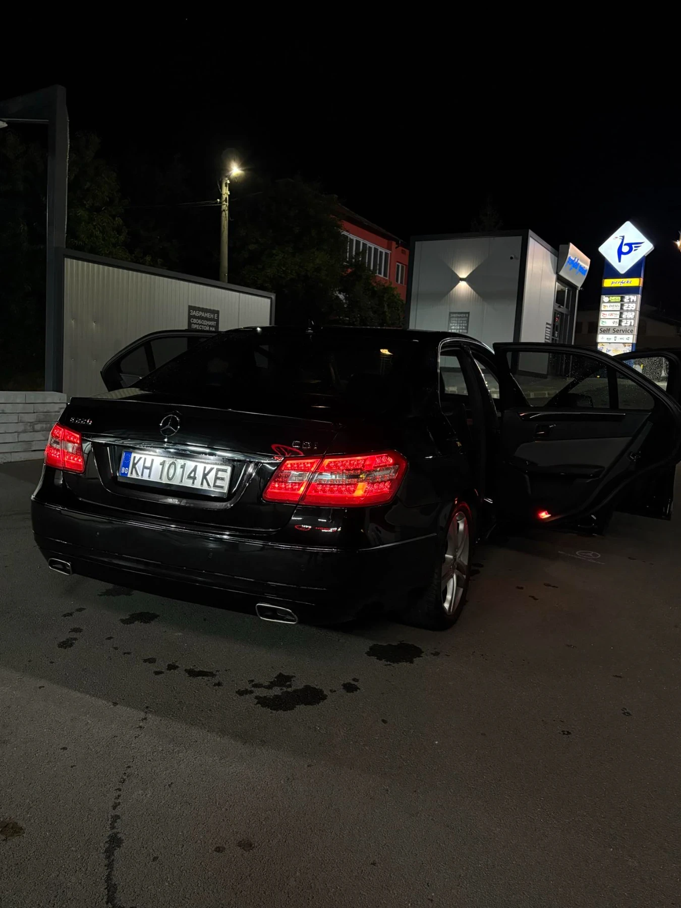 Mercedes-Benz E 220, снимка 2 - Автомобили и джипове - 54031845