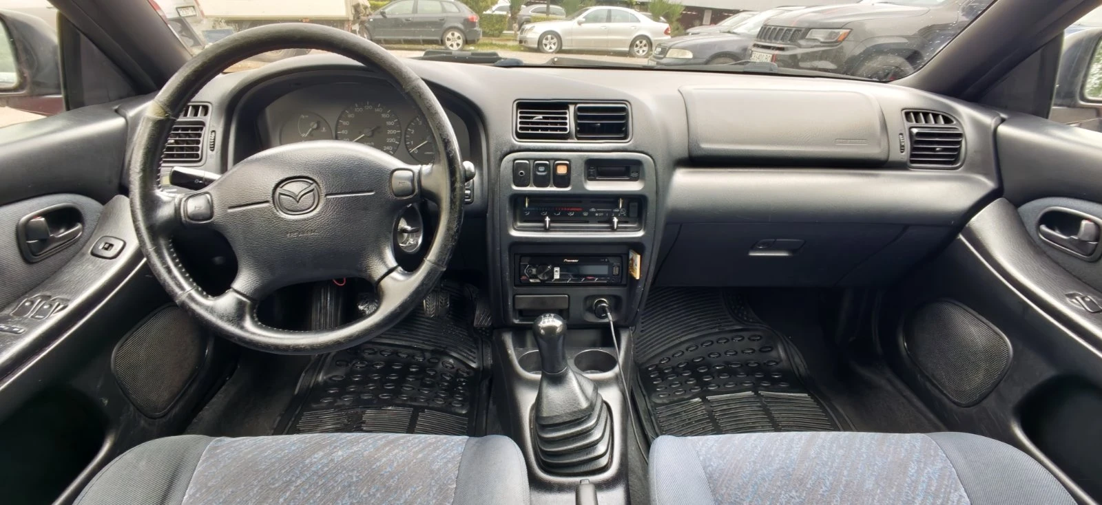 Mazda 323, снимка 7 - Автомобили и джипове - 54589324