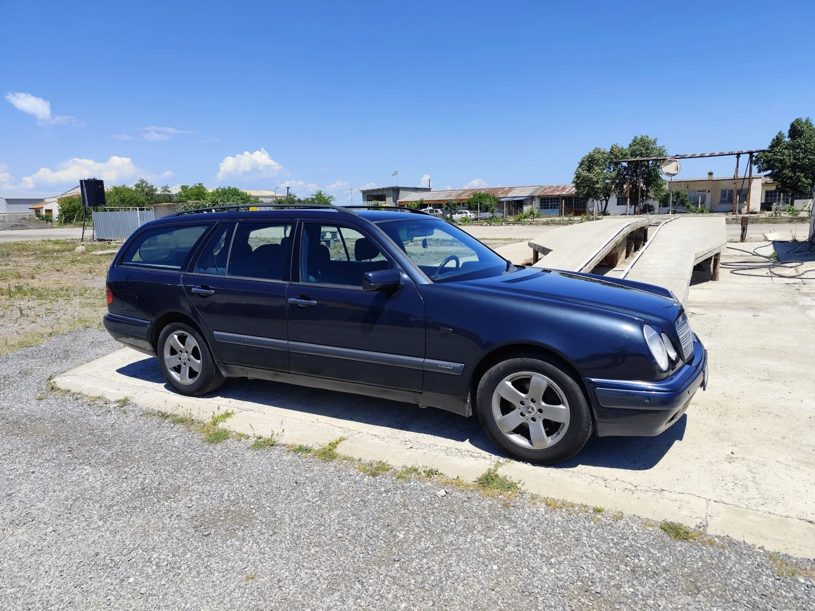 Mercedes-Benz E 300, снимка 3 - Автомобили и джипове - 54693969