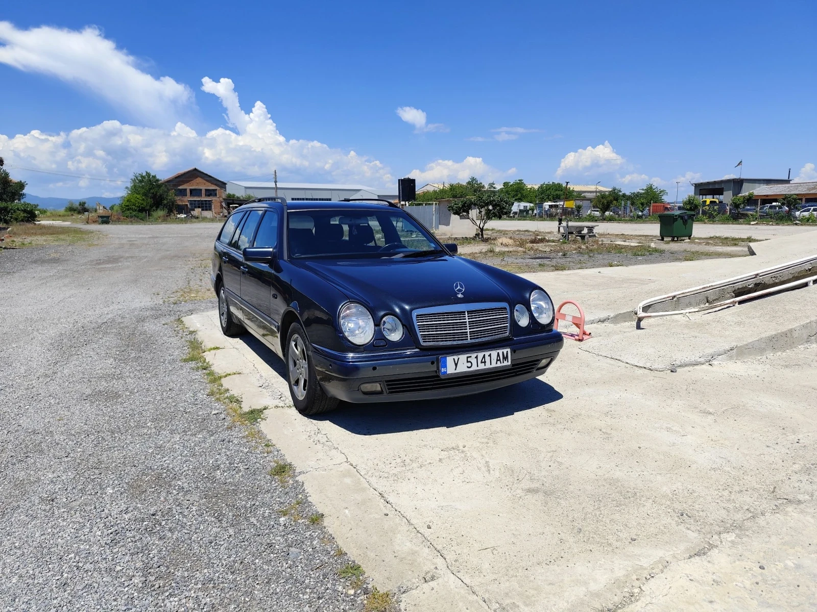 Mercedes-Benz E 300, снимка 2 - Автомобили и джипове - 54693969