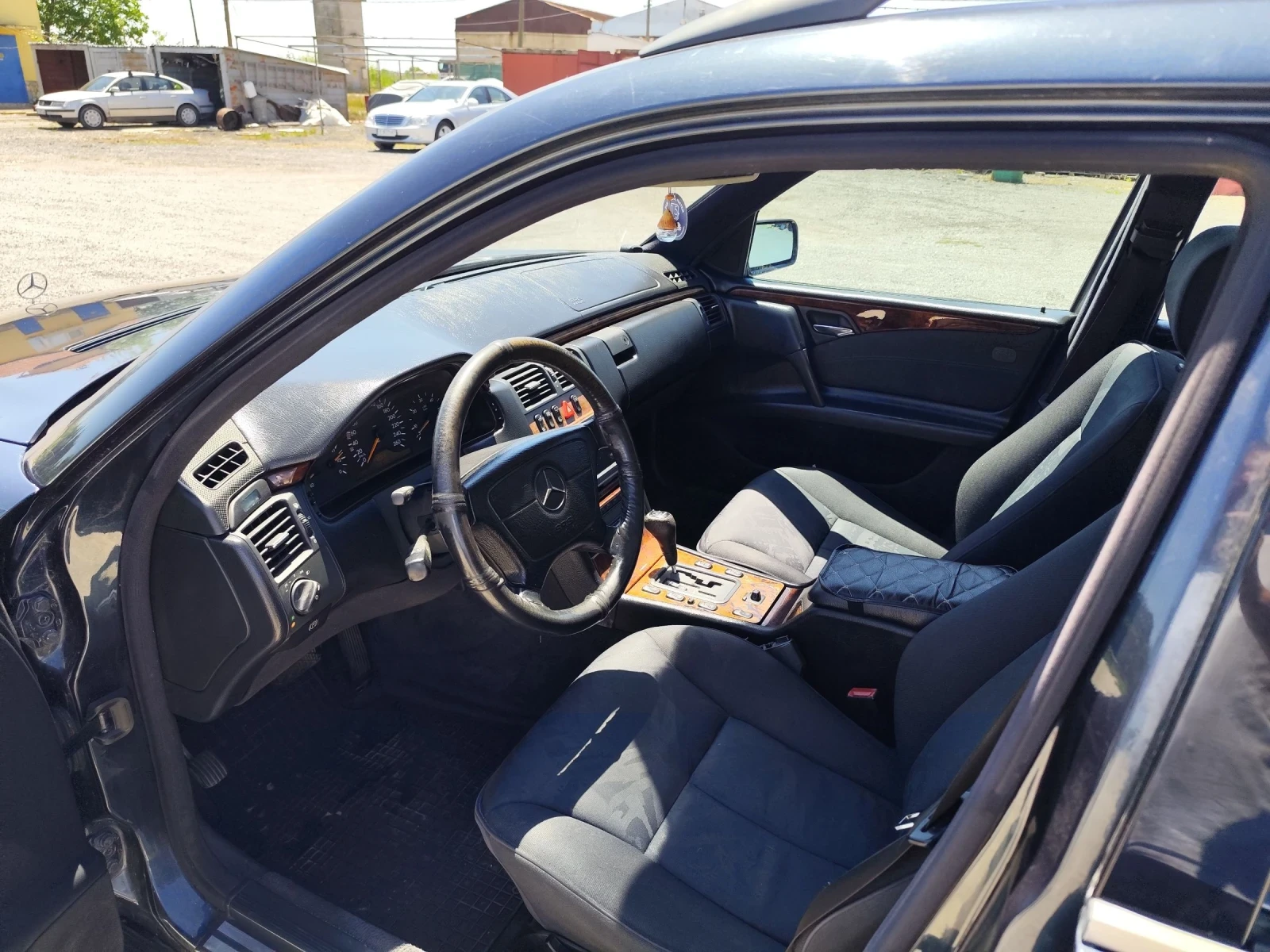 Mercedes-Benz E 300, снимка 8 - Автомобили и джипове - 54693969