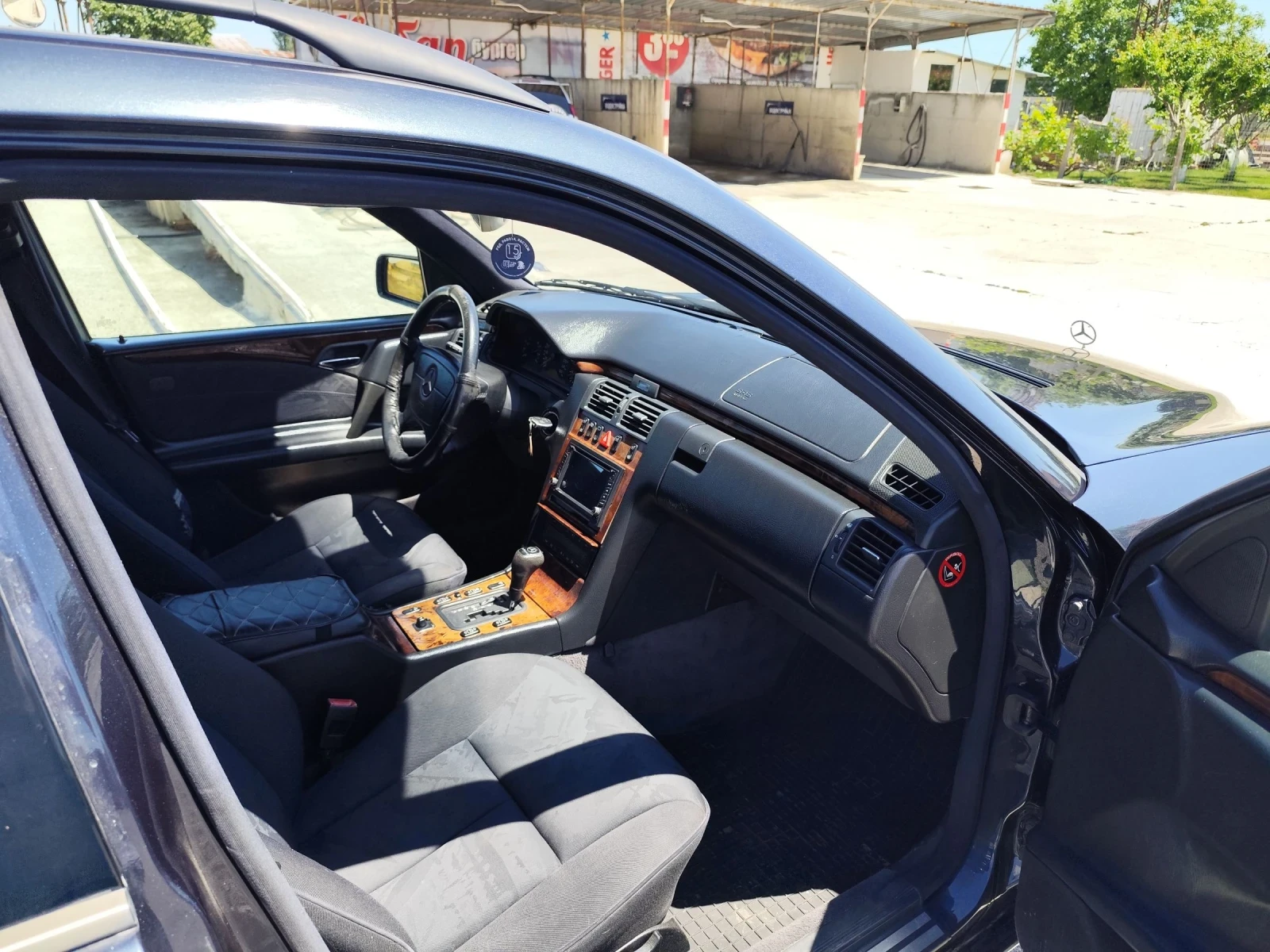 Mercedes-Benz E 300, снимка 9 - Автомобили и джипове - 54693969