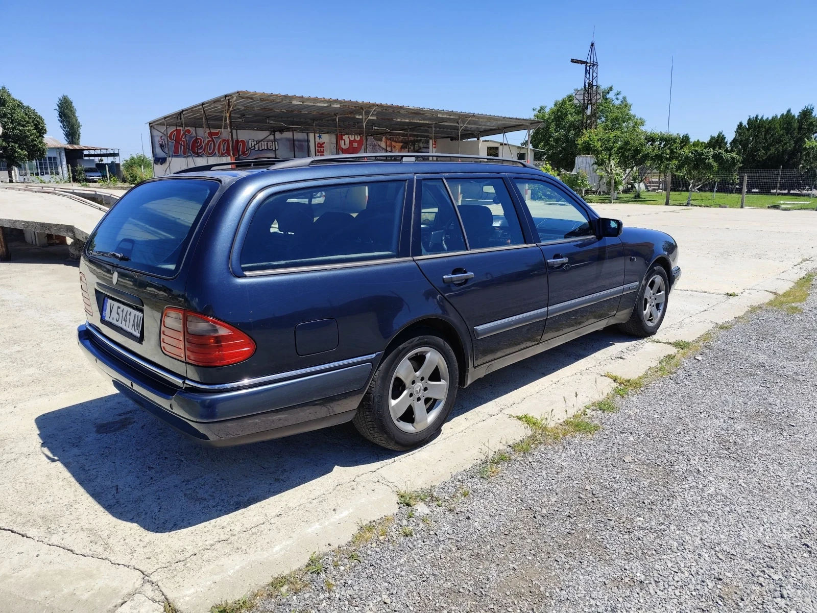 Mercedes-Benz E 300, снимка 4 - Автомобили и джипове - 54693969